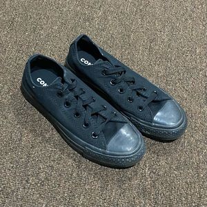 Like New Low Top Black Converse